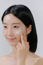 Skin1004 Madagascar Centella Hyalu-Cica Water-Fit Sun Serum SPF50+ PA++++ 100ml